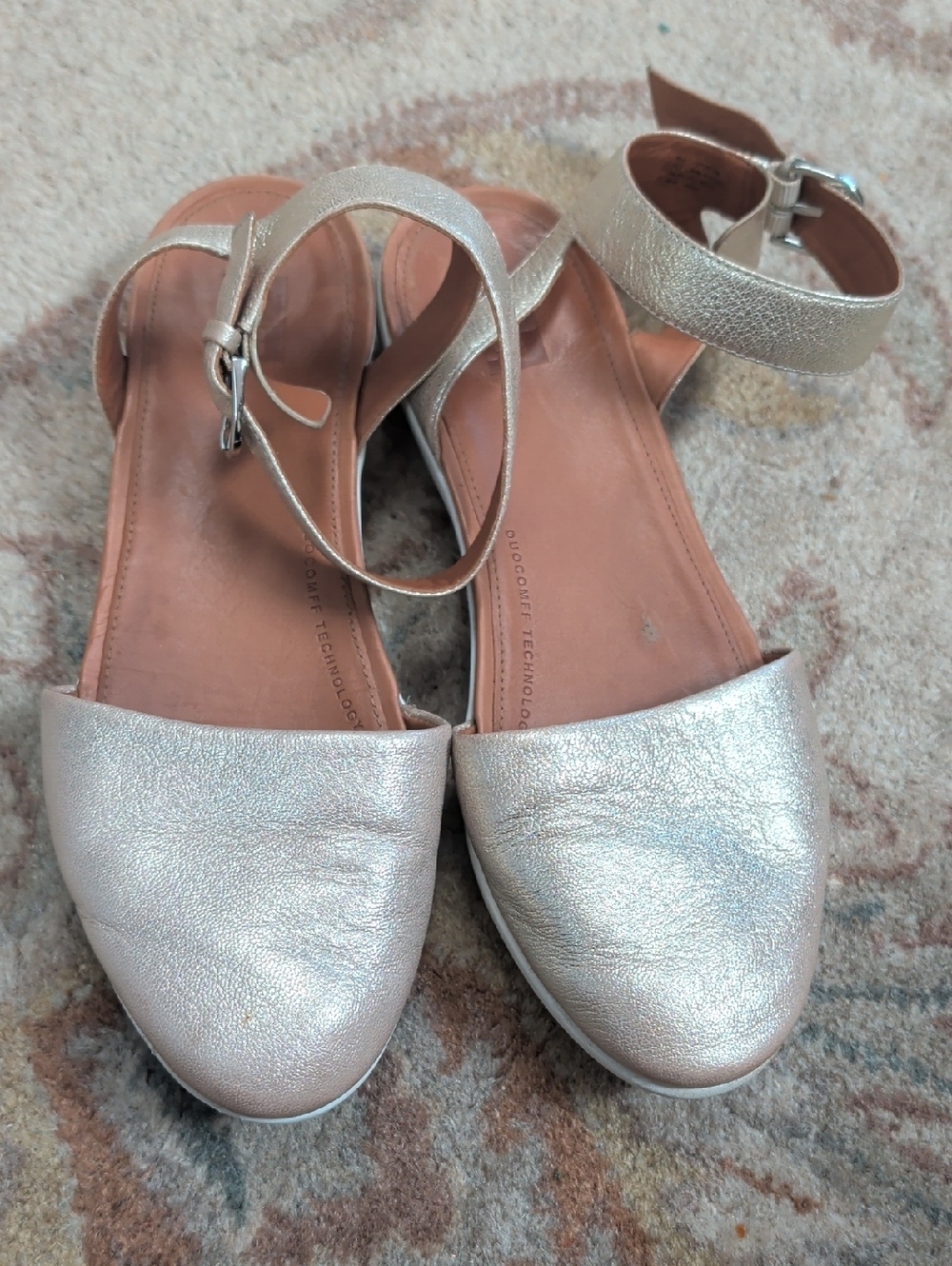 Fitflop Cova Closed Toe Metallic Gold Silver Women's Ankle-Strap Flats